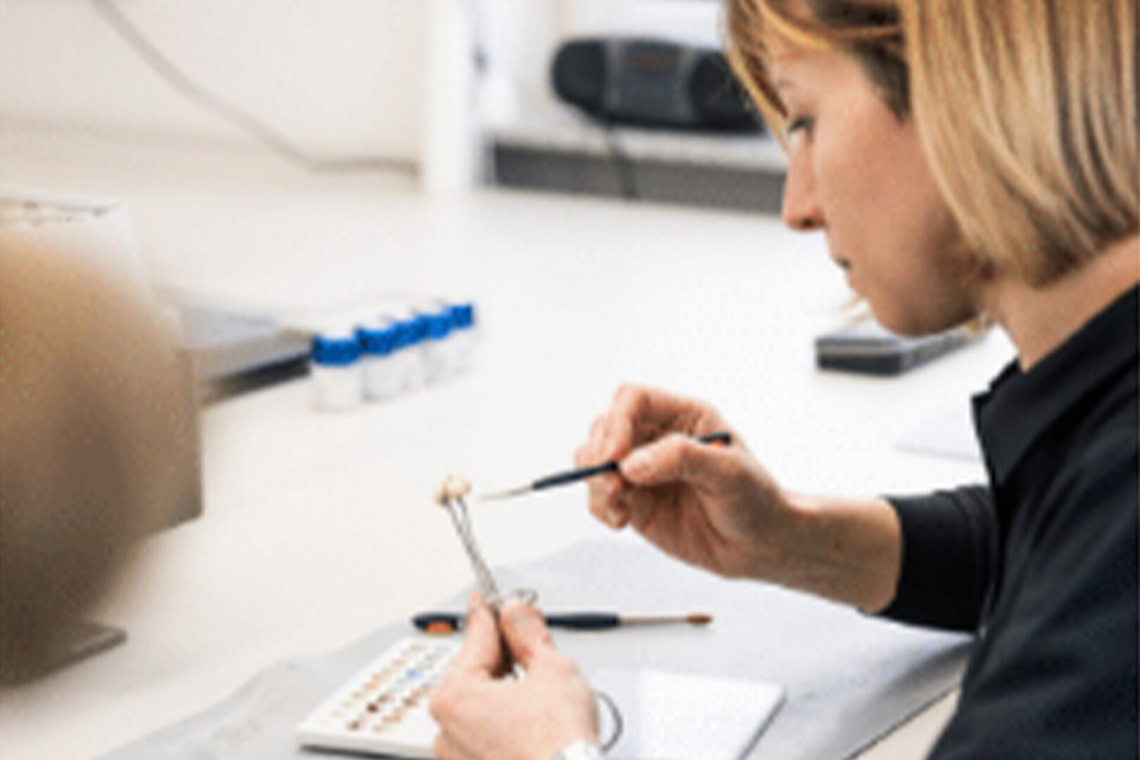 Dental-Labor Ott GmbH - News - Feine Nuancen – Miyo Keramikmalfarben Kurs
