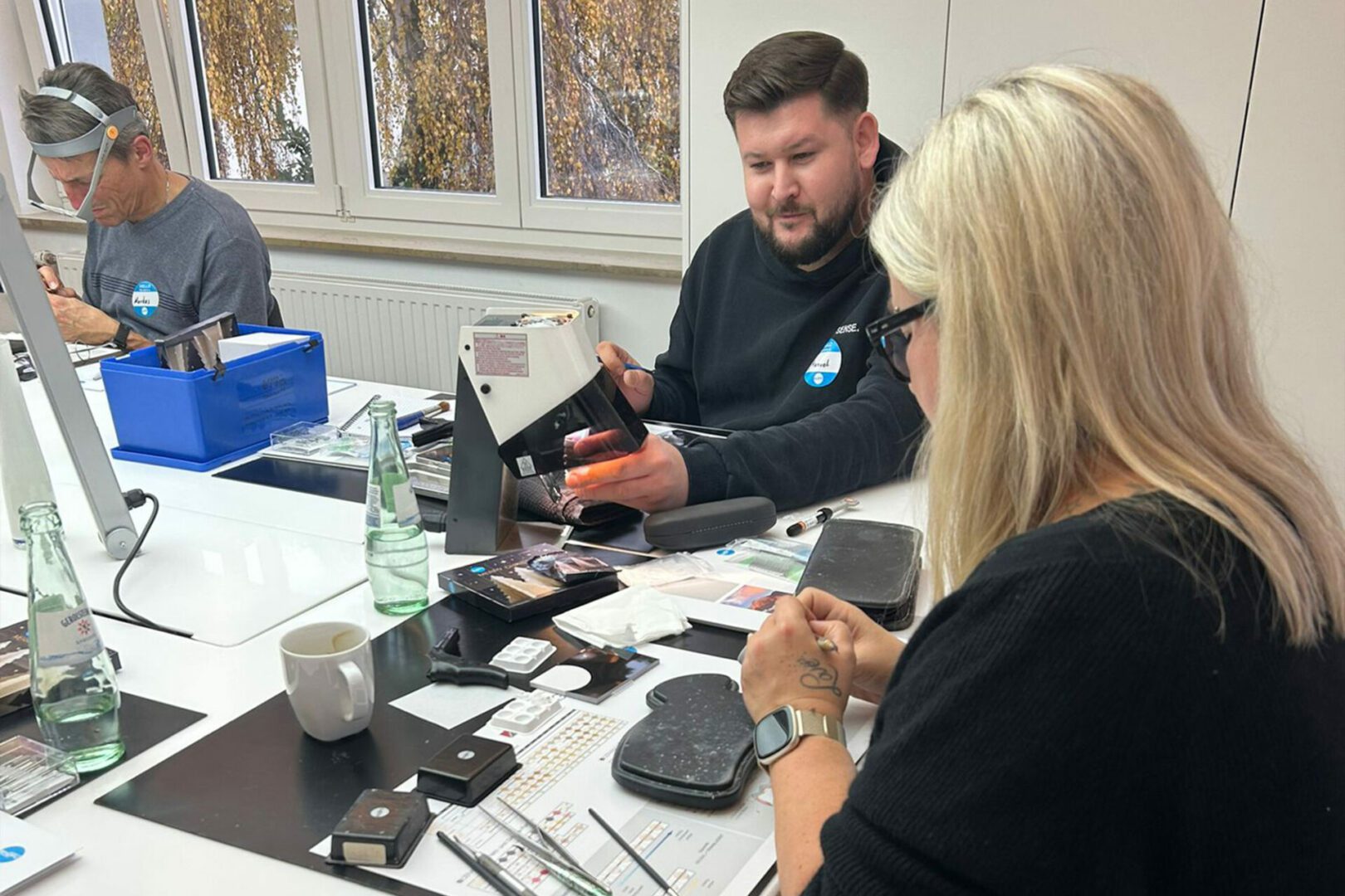 Dental-Labor Ott GmbH - News - Ästhetik im Fokus – Shofu Kurs zu Frontzahnschichtung & Gingiva-Design